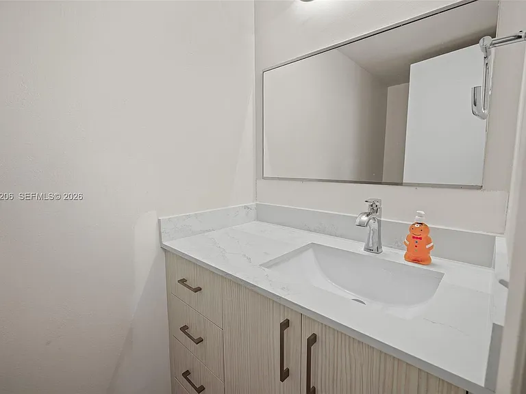 9800 W Bay Harbor Dr #406 — Photo 10
