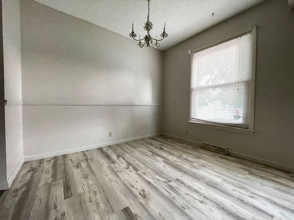 4th image of 1131 Redburn Dr