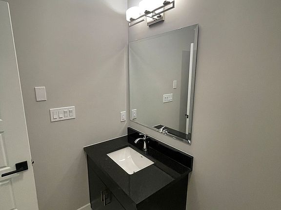 5th image of 27 Hollybrook Trl