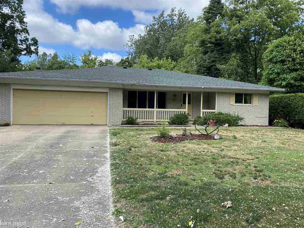 38572 Delta St photo 1