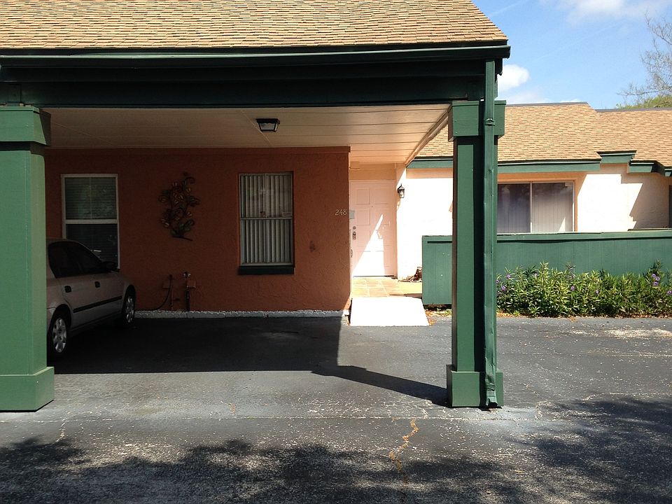 Front Exterior & Carport