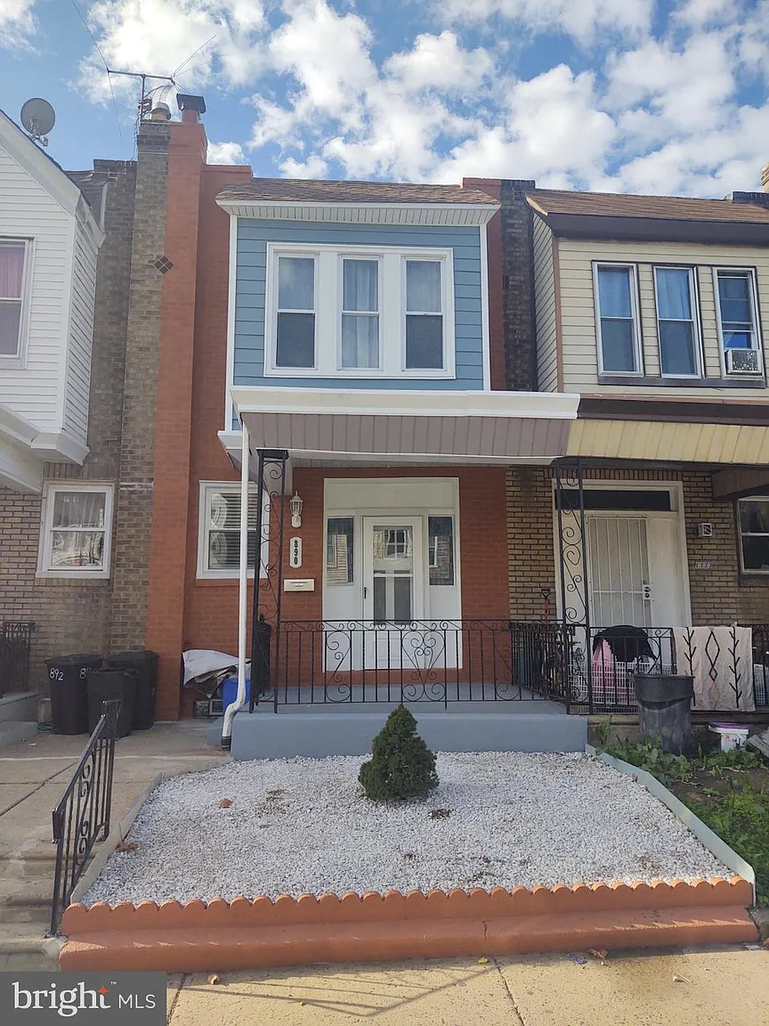890 Granite St photo 1