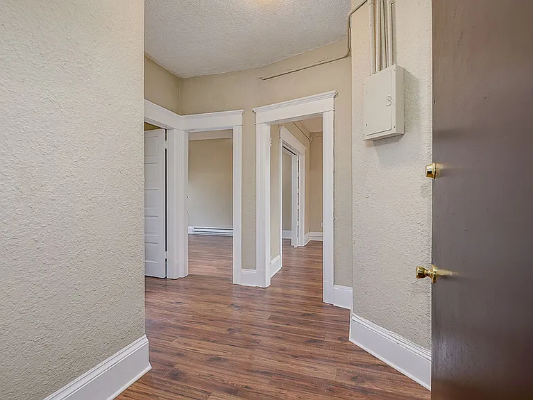 Grandview Apartments — Photo 11