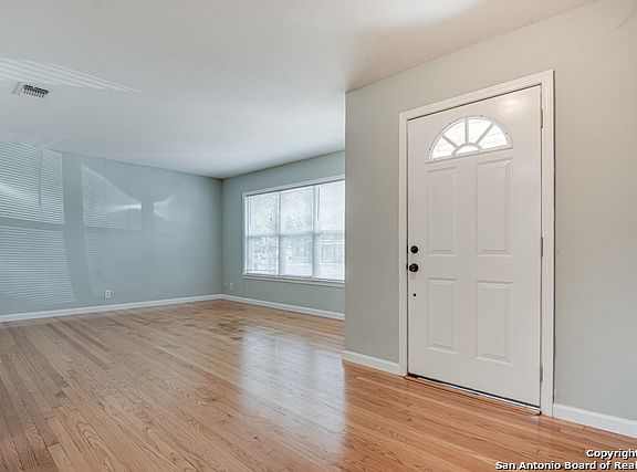 4th image of 435 Shannon Lee St