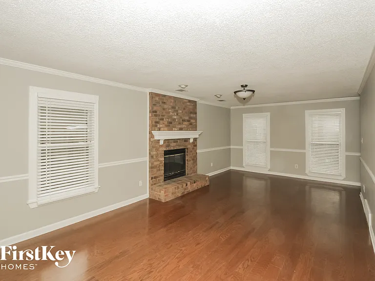 980 Yorktown Rd — Photo 3