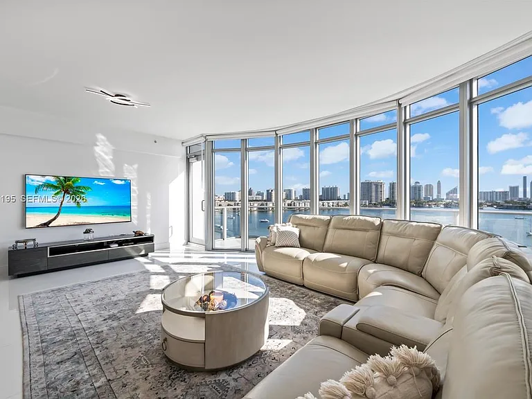 17301 Biscayne Blvd #811 — Photo 5