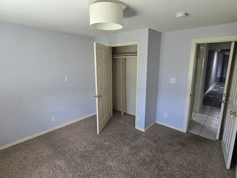 702 Montgomery St — Photo 31