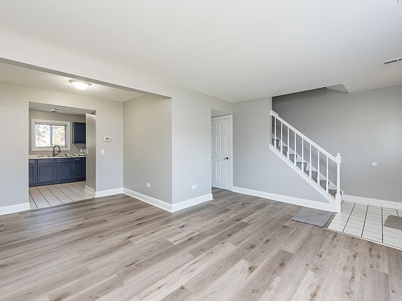 4th image of 1300 Sunrise Ln