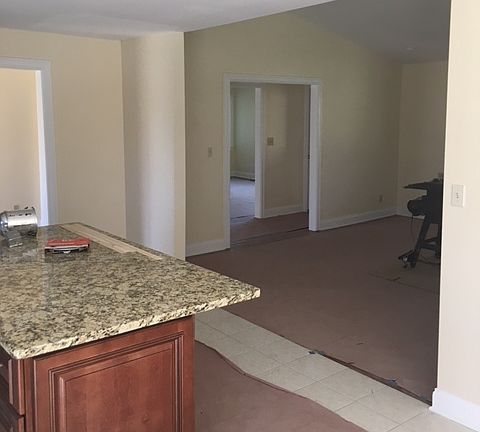 3rd image of 14 Oakwood Ln