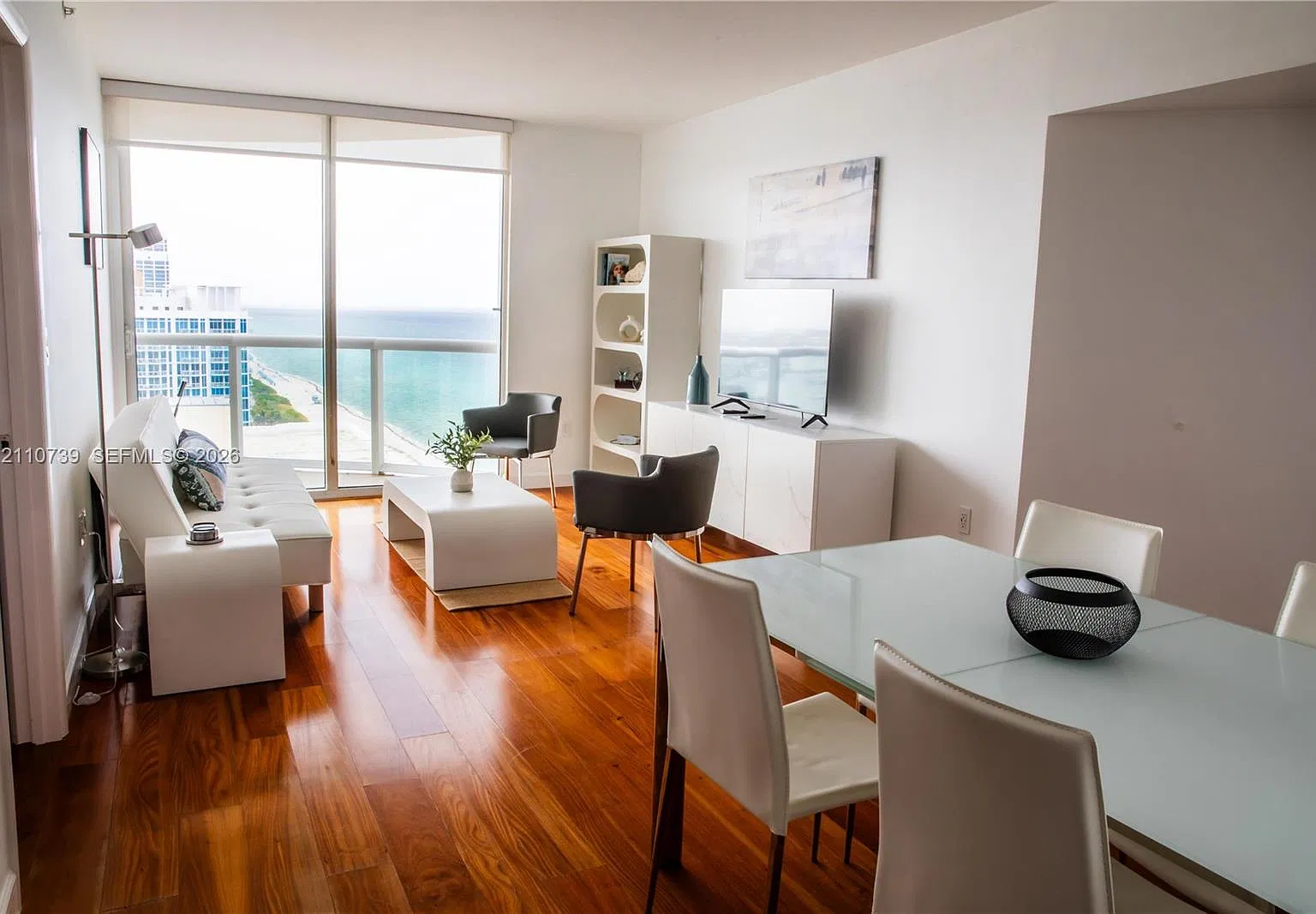 Akoya Condo — Photo 3