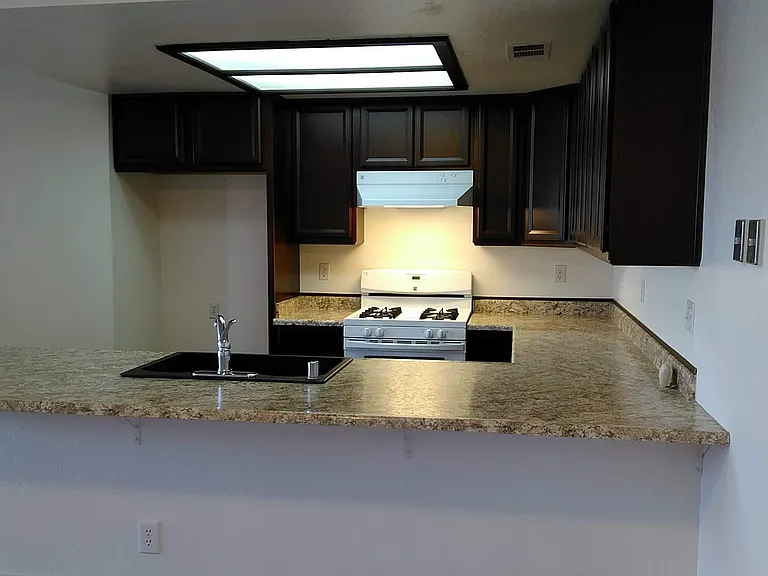 1305 Howard Ct — Photo 5
