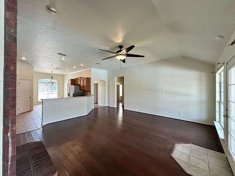 2012 Stonehenge Dr — Photo 7