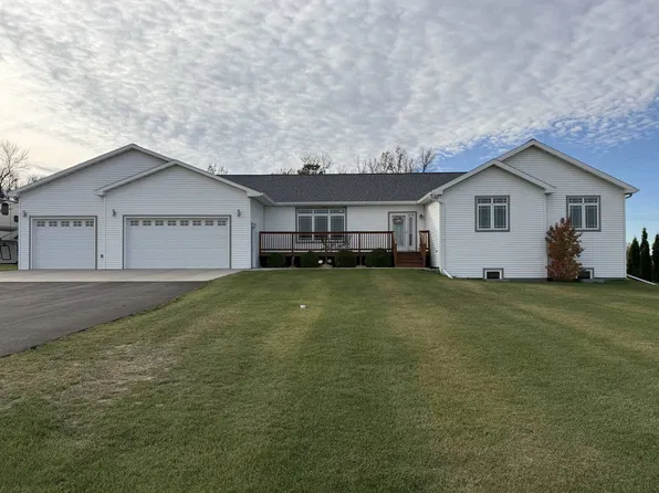 201 Rush Valley Dr, Devils Lake, ND 58301