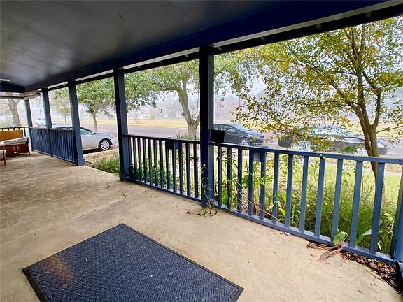 4th image of 325 Louisiana Ave #327
