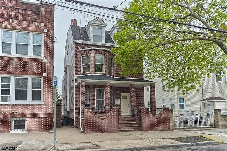1st image of 270 Parker St