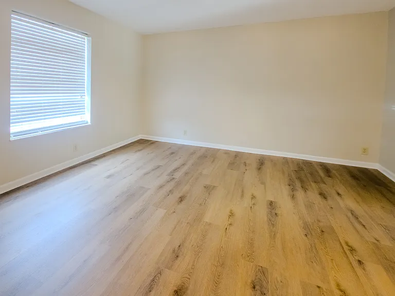 843 Claybrook Ct — Photo 6