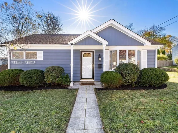 1497 President Ave, Fall River, MA 02720