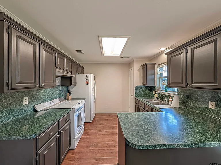103 Clearview Dr — Photo 3