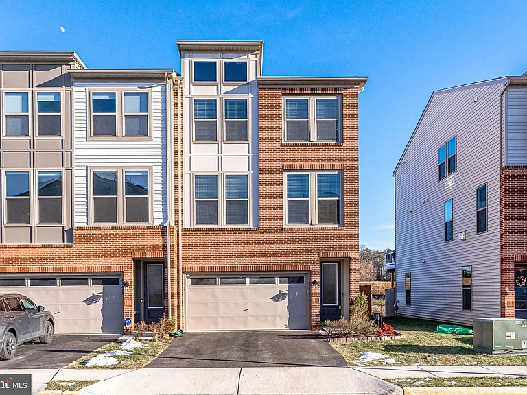 42440 Dogwood Glen Sq — Photo 1