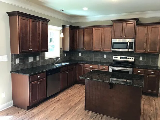 3 bed, 2.5 bath, 1852 sqft, $2,200 — Photo 4