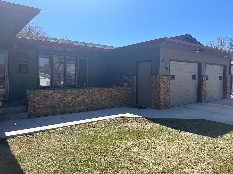 219 W 6th St, Valentine, NE 69201 MLS 11169057 Zillow