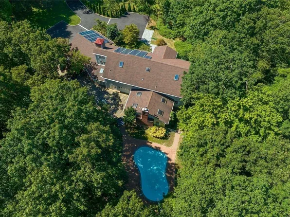 212 Sunset Road, Laurel Hollow, NY 11771