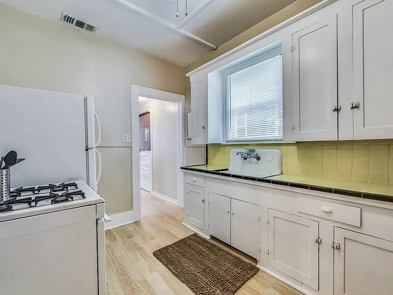 508 E Dewey Pl #3 — Photo 3