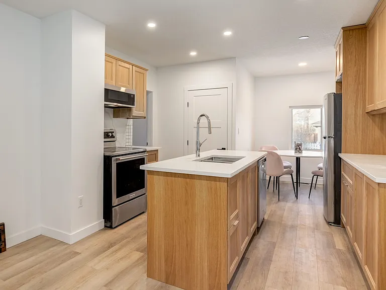 810 17th Ave NW — Photo 8