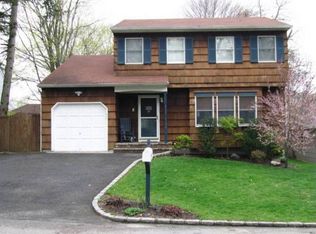 7 Roosevelt Ave, East Northport, NY 11731
