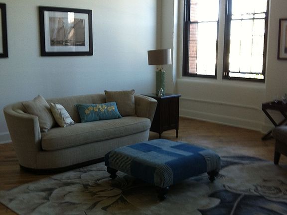 Living Room 19.5'x21.5'