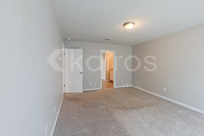 111 Lochwolde Dr — Photo 13