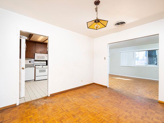 5th image of 3303 Garnet Dr