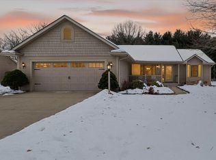 10076 Heather Lake Dr, Osceola, IN 46561