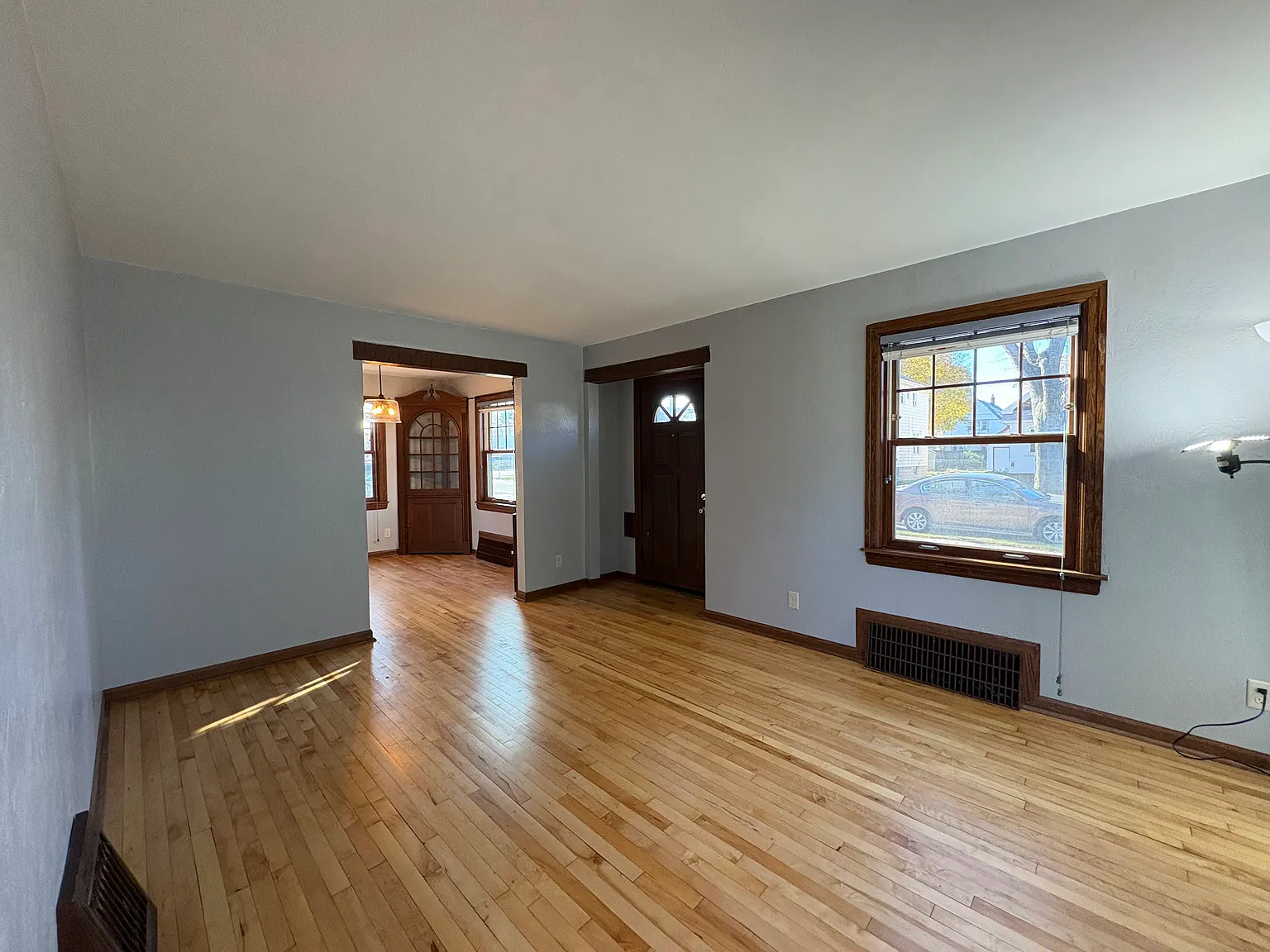 3 bed, 1.5 bath, 1392 sqft, $2,245 — Photo 4