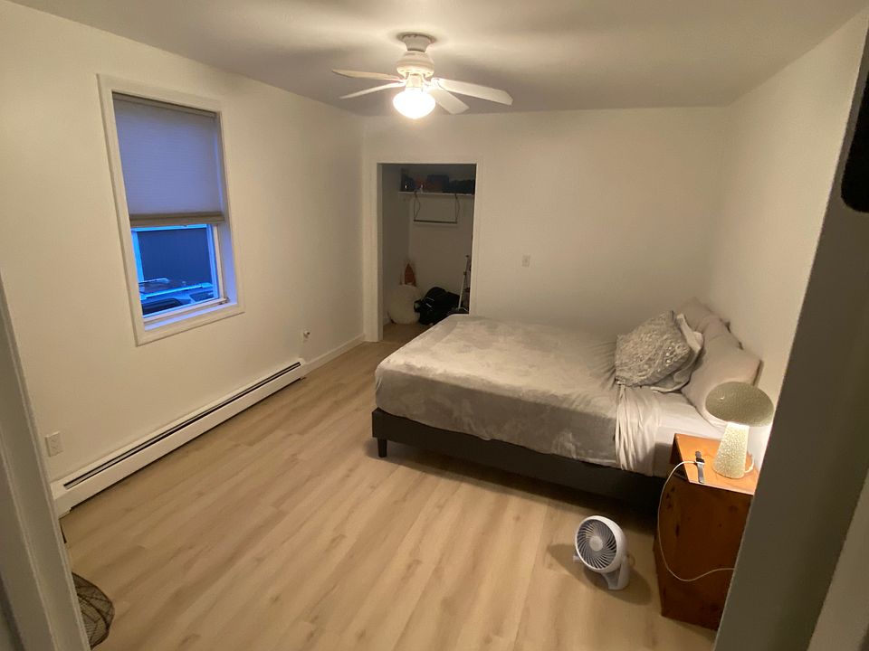 Bedroom (entrance through bathroom)