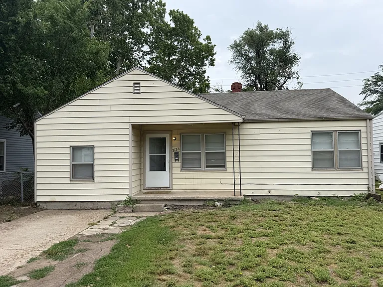 2126 N Minnesota Ave — Photo 1