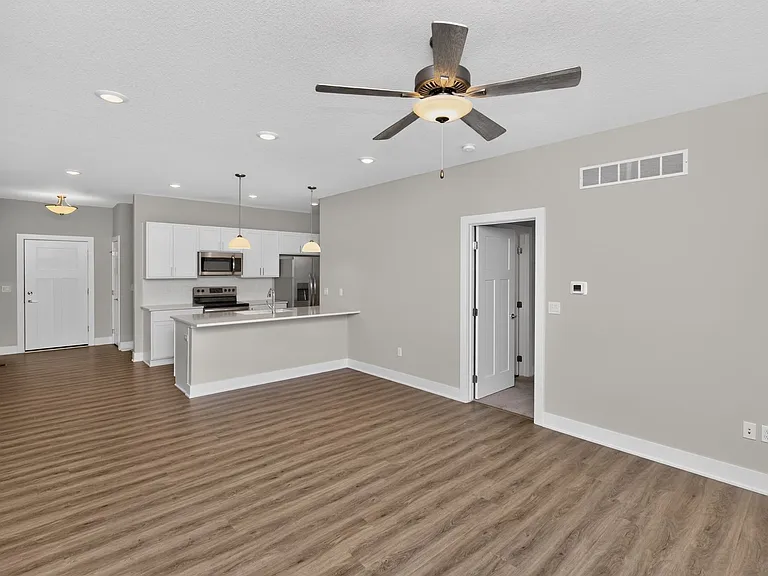 5638 Fernwood Dr — Photo 14