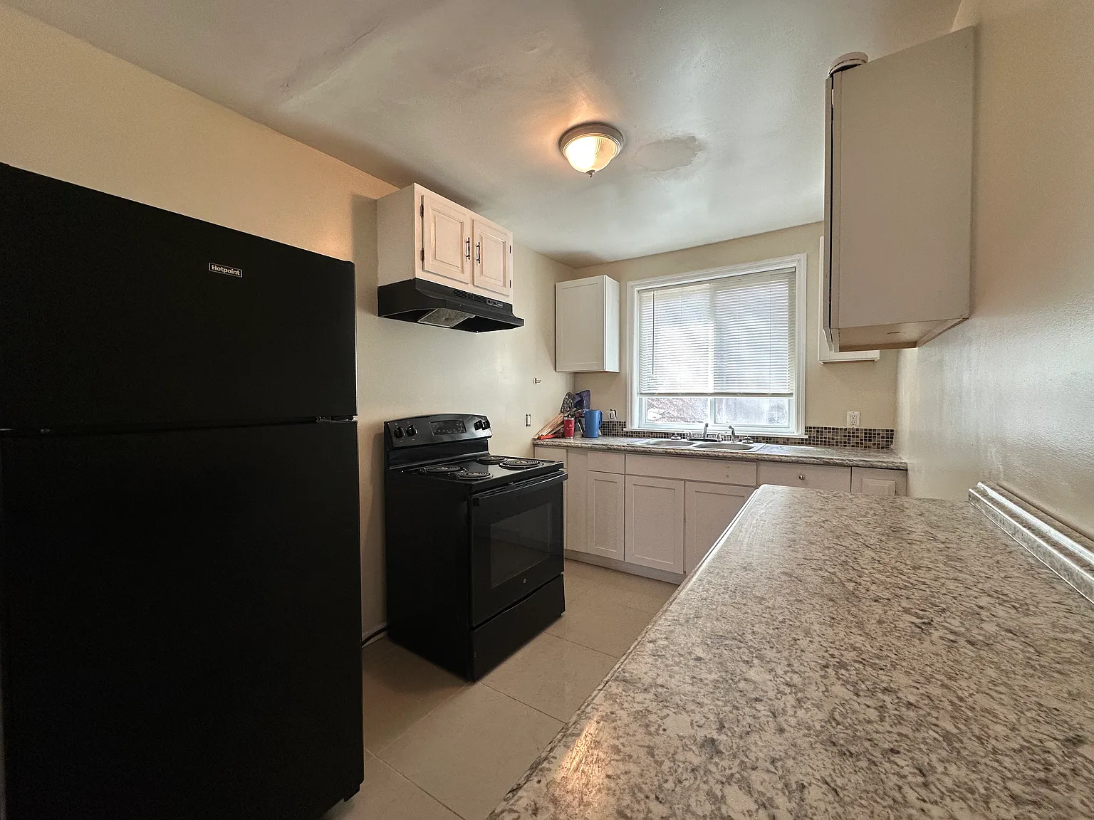 2 bed, $1,600 — Photo 3