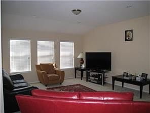 4th image of 302 Floating Leaf Dr