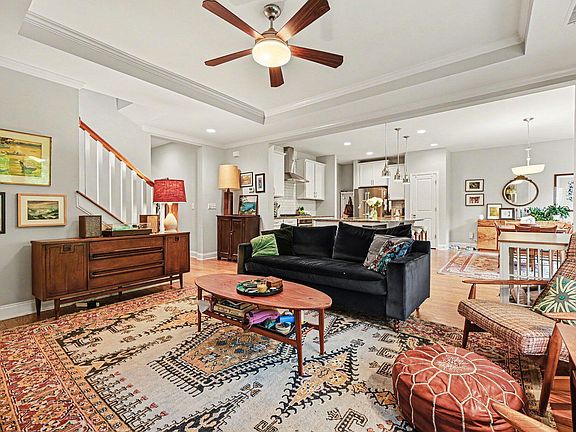 3rd image of 306 Papyrus Pl