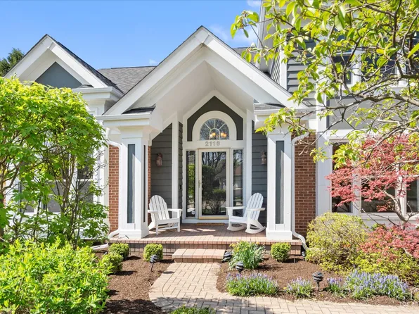 2116 Birchwood Ln, Buffalo Grove, IL 60089