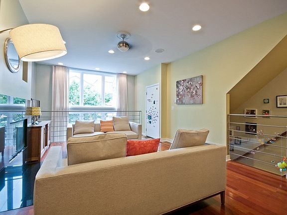 5th image of 1077 N Hermitage Ave #1