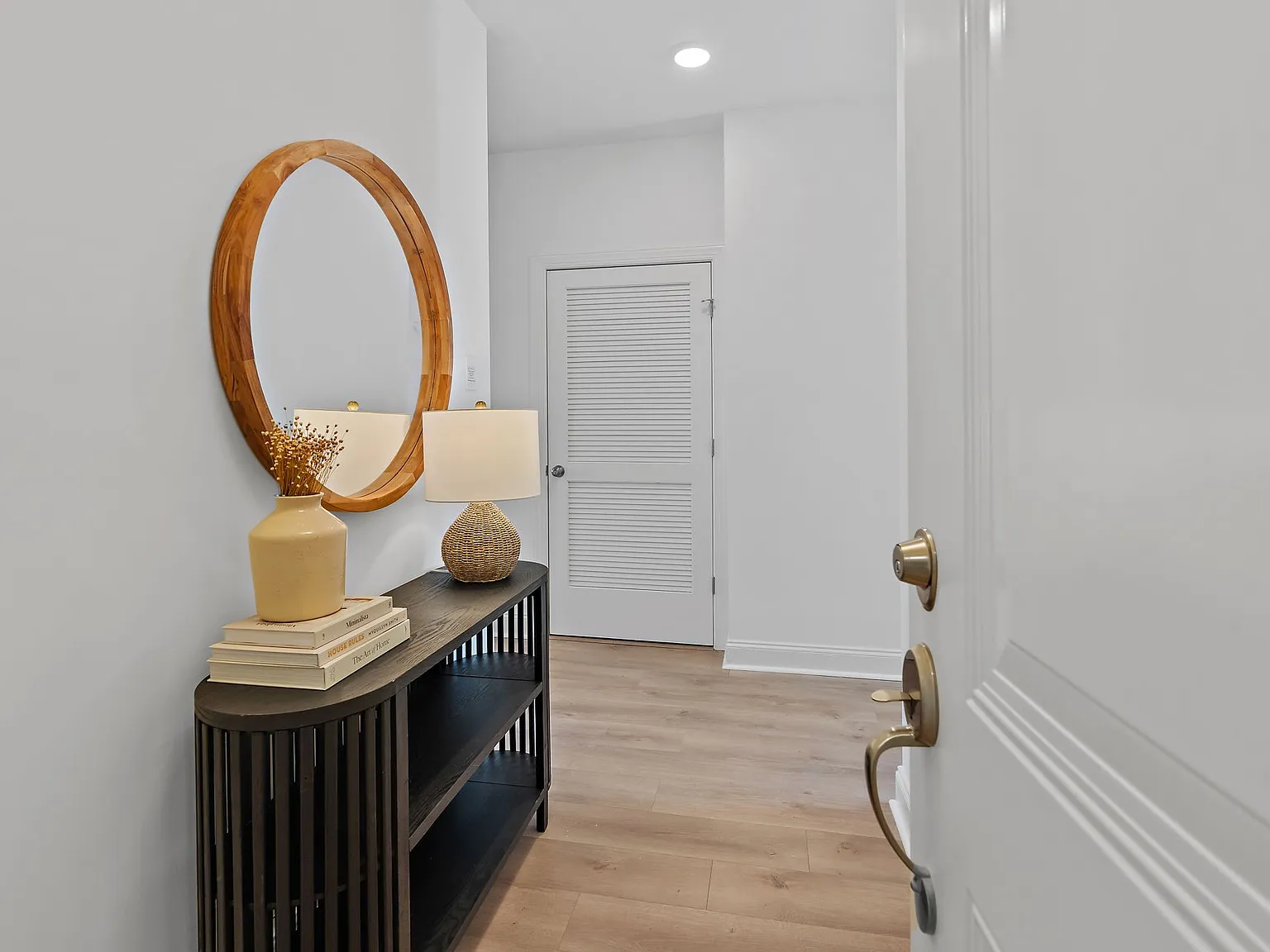 2 bed, 1186 sqft, $1,995 — Photo 2