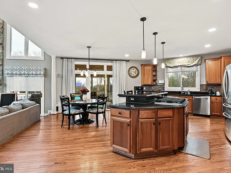 21922 Hyde Park Dr — Photo 15