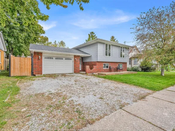910 William St, Tecumseh, ON N8N 2A4