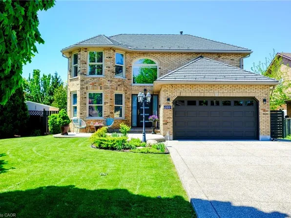 6 Regal Dr, Hamilton, ON L8W 2P4