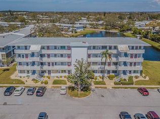 8055 112th St APT 302, Seminole, FL 33772