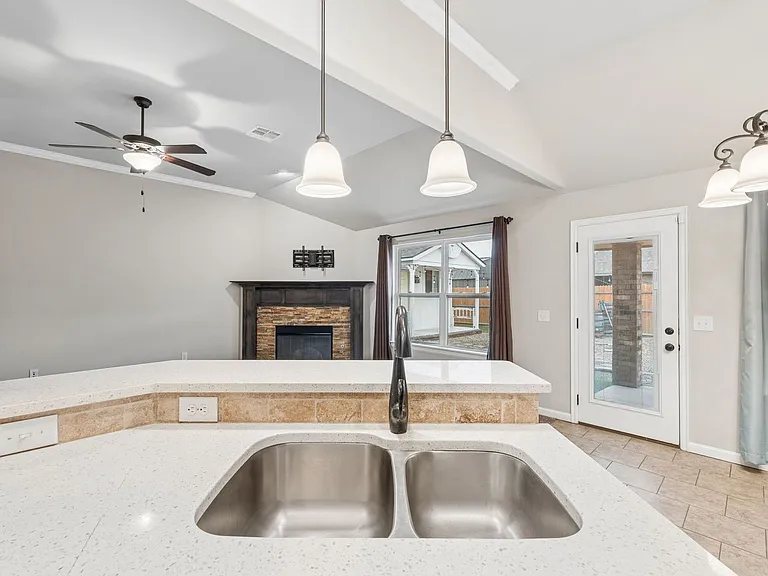 1751 Lexington Ct — Photo 18