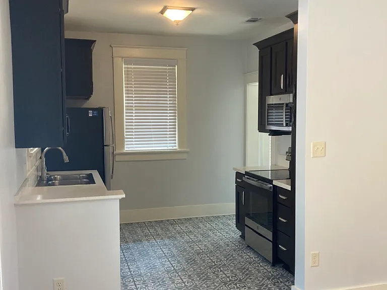 1100 Rock St #B — Photo 5