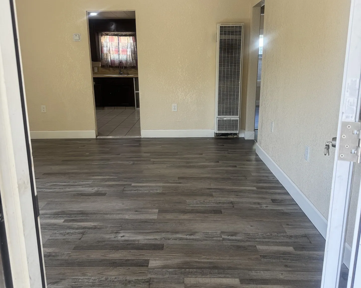 2 bed, 840 sqft, $1,200 — Photo 2